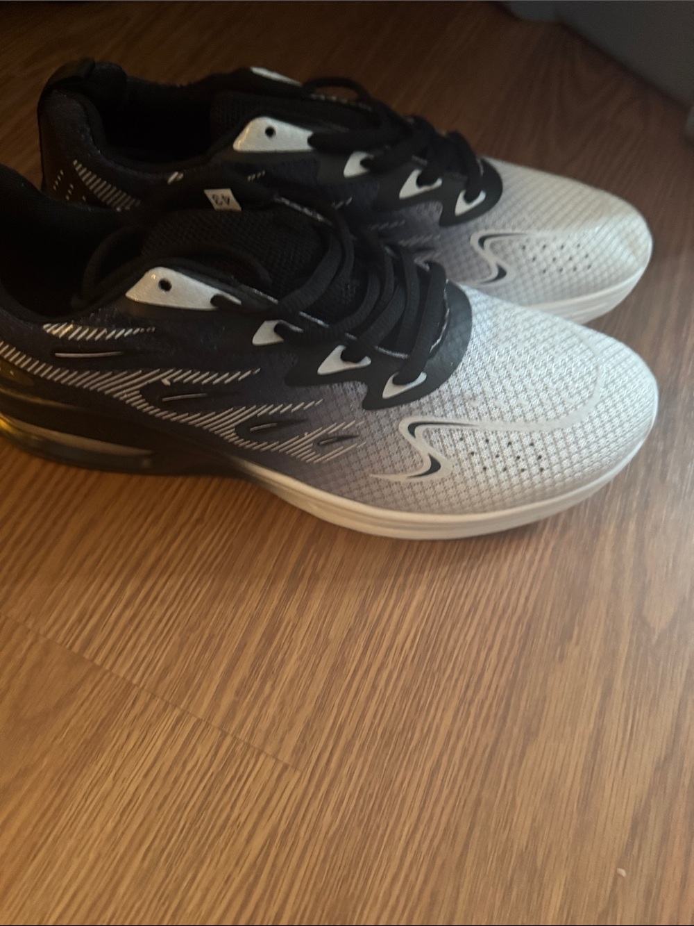 Men's Black and Gray Lightweight Running Sneakers